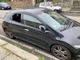 Finestrini rotti a due automobili e un furgoncino in via Lomellina: i vandali arrivano a colpire in precollina