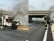 Camion in fiamme dopo lo scontro con il guard rail: Tangenziale chiusa
