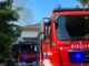 Fiamme in una ditta di trasporti: vigili del fuoco al lavoro a Volvera