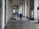 Piazza Statuto, via i &quot;panettoni&quot;: tornano i clochard, ma residenti e commercianti sono esasperati [FOTO]