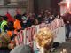 Sciopero generale a Torino, lancio di uova contro il Comune: imbrattati di vernice i muri del municipio [FOTO E VIDEO]