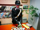 Lontano da casa, tenta di disfarsi dello stupefacente insieme alla spazzatura: arrestato