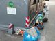 San Donato invasa dai rifiuti, la petizione arriva in Comune. Amiat al lavoro per migliorare le eco-isole