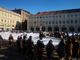 L'artista Jr fa incontrare i bimbi profughi in piazza San Carlo con un flash mob di 500 persone [FOTO e VIDEO]