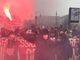 Gli studenti tornano in piazza: “No alla scuola dei padroni”. Migliaia in corteo. Bruciata bandiera di Confindustria [FOTO e VIDEO]