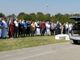 In centinaia ai funerali delle sorelle morte al camping di Marina di Massa. Palloncini bianchi in cielo per Jannat e Malak [FOTO e VIDEO]