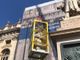 Lo spettacolare “volo” delle statue di Palazzo Madama, che atterrano in piazza Castello per essere restaurate [VIDEO E FOTO]