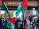 Torino, attivisti pro Palestina contro McDonald's: &quot;Dà pasti gratis ai soldati israeliani&quot;