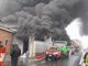 Luserna San Giovanni, strada provinciale chiusa per l'incendio e case evacuate