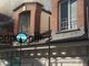 Esplosione in una mansarda di via Bellezia: evacuata l'intera zona, compreso il Comune. Due feriti lievi [VIDEO E FOTO]