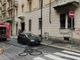 Fiamme in via Caboto: una donna fugge aiutata da un vicino, un uomo viene salvato dai vigili del fuoco