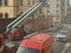 Incendio in via Bricca, quindici abitanti evacuati: non ci sono feriti