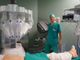 Intervento record alle Molinette, per la prima volta al mondo una donna operata da sveglia: un robot le ha rimosso un tumore al rene