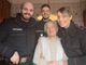 Maria, 97 anni e una storia a lieto fine: chiede compagnia ai carabinieri, poi offre loro una torta