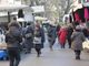Mascherine all’aperto, i mercati “anticipano” l’ordinanza: tra i banchi sono tutti già protetti [FOTO]