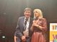 Gianni Morandi al Salto2024 ricorda Marcello Marchesi e in sala canta: “Che me ne faccio del latino”