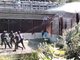 “Guerra” in Val Susa, No Tav assaltano il cantiere di San Didero: lanci di molotov e pietre