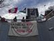 Sagome bianche con sangue finto: protesta Pro Palestina davanti a Leonardo