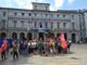 Sindacati in piazza contro il Comune: &quot;Dignità per i lavoratori e rinnovo dei contratti in scadenza&quot;