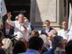 Salvini a Varese: «Abituato alle polemiche di Bossi». Ma dal palco lo ringrazia: «Senza di lui non saremmo qui»