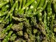 Maggio dona gli asparagi, un tesoro per il palato e la salute