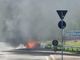 Auto avvolta dalle fiamme, momenti di paura al Gaggiolo