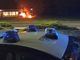 Cuveglio, tre furgoni in fiamme nella notte: donna intossicata dal fumo. Indagano i carabinieri