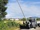Autocarro esce di strada e si schianta contro un palo: soccorsi in azione a Vedano Olona