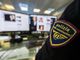 Sessantenne varesino indagato per adescamento di ragazzine online: a casa la polizia trova munizioni da guerra