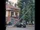 Busto, auto abbatte palo della luce