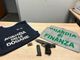 In dogana con una pistola da guerra: arrestato dalla Guardia di Finanza di Como