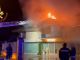 FOTO. Tetto in fiamme a Gavirate, scatta l'allarme. Sul posto diversi mezzi dei vigili del fuoco