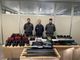 Al confine con scarpe, borse e cinture realizzate con pelle di animali in via d'estinzione, la Finanza di Como denuncia un uomo