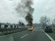 Ancora tutti in fila sull'Autolaghi: incidente con auto in fiamme tra Cavaria e Castronno, tre chilometri di coda verso Varese