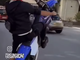 Impenna con la moto per le vie del centro di Laveno e posta il video sui social: veicolo sequestrato e patente ritirata