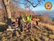 FOTO. Escursionista di 68 anni s'infortuna sui sentieri del Campo dei Fiori: imbragata su una barella è stata calata fino alla strada