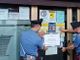 Preso a bastonate e bottigliate e derubato delle scarpe dagli avventori di un bar: sospesa la licenza a un locale di Fagnano Olona