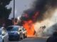 VIDEO. Venegono Superiore, camion dei rifiuti prende fuoco in strada e viene avvolto delle fiamme