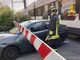 Gazzada, auto incastrata al passaggio a livello urtata dal treno in arrivo