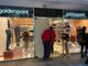 Lite in centro stanotte, distrutta la vetrina di Golden Point