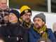 FOTOGALLERY. Il condottiero Beppe Sannino nel cuore della torcida giallonera all'Acinque Ice Arena