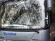 Ciclista finisce contro il parabrezza di uno scuolabus sulla provinciale a Maccagno: paura per un 36enne
