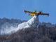 Il vento alimenta gli incendi. Bosco in fiamme nel Luinese, in volo anche i Candair