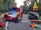 FOTO. Spaventoso frontale sulla statale della Valganna: due feriti gravi e strada bloccata