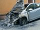 «Uno scoppio e quell'auto in fiamme a poca distanza dai tubi del gas». Paura a Varese in via Cernuschi