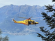 Scontro tra un'auto e una moto lungo la strada del lago Maggiore a Laveno: in volo l'elisoccorso