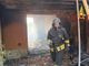 Brucia abitazione a Montegrino Valtravaglia: vigili del fuoco al lavoro, edificio inagibile