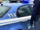 Coppia di ladri ruba profumi e prodotti elettronici, poi fugge in Jaguar: presi dalla polizia