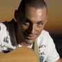 La prossima avventura estiva che attende Alex Britti dal vivo è il ‘Brittintour’