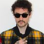Pubblicato ‘Occhiaie’, il nuovo brano di Carl Brave presentato durante il tour Pubblicato ‘Occhiaie’, il nuovo brano di Carl Brave presentato durante il tour